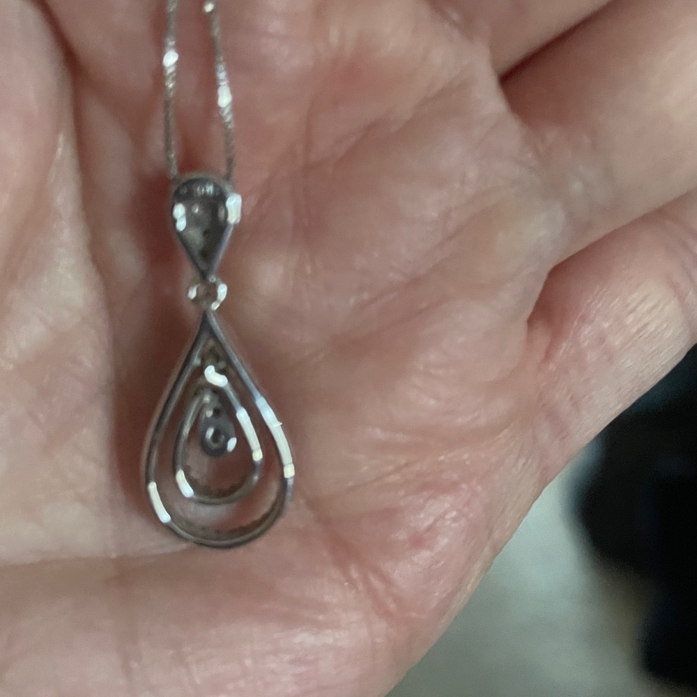 10 karat white gold and diamond Teardrop Necklace & Earrings Set - Picture 12 of 12